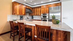 Condo, Multiple Beds, Lanai, Ocean View (Mauna Lani Point F106) | Private kitchen | Fridge, microwave, oven, stovetop
