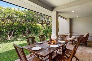 Resortwoning, Meerdere bedden, veranda, uitzicht op tuin (Mauna Lani Villages 512) | Buiten dineren