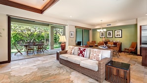 ทาวน์โฮม, หลายเตียง, ระเบียง, วิวสวน (Mauna Lani Villages 512) | บริเวณนั่งเล่น