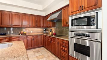 Townhome, Multiple Beds, Lanai, Garden View (Mauna Lani Villages 512) | Private kitchen | Dining tables