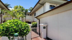 تفاصيل الفندق من الخارج