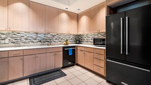 Townhome, Multiple Beds, Lanai, Garden View (Mauna Lani Islands M3) | Private kitchen
