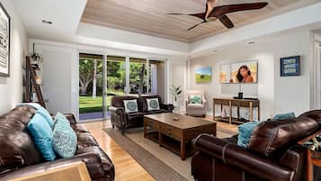 Townhome, Multiple Beds, Lanai, Garden View (Mauna Lani Islands M3) | Living area | 42-inch flat-screen TV with digital channels