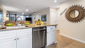 Condo, Plusieurs lits, lanai, vue sur lâocĂ©an (Country Club Villas 220) | IntĂ©rieur