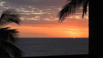 Condo, 1 King Bed with Sofa bed, Lanai, Ocean View (Kona Reef D37) | Beach/ocean view