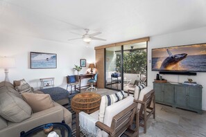 شقة - عدة أسرّة - بشرفة مسقوفة - منظر للحديقة (White Sands Village 127) | منطقة المعيشة | تلفزيون بشاشة مسطحة بحجم 42-بوصة يعرض قنوات تلفزيونية رقمية