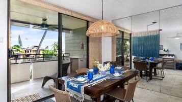 Kondominium, Beberapa Tempat Tidur, beranda, pemandangan kebun (White Sands Village 127) | Dapur pribadi | Meja makan