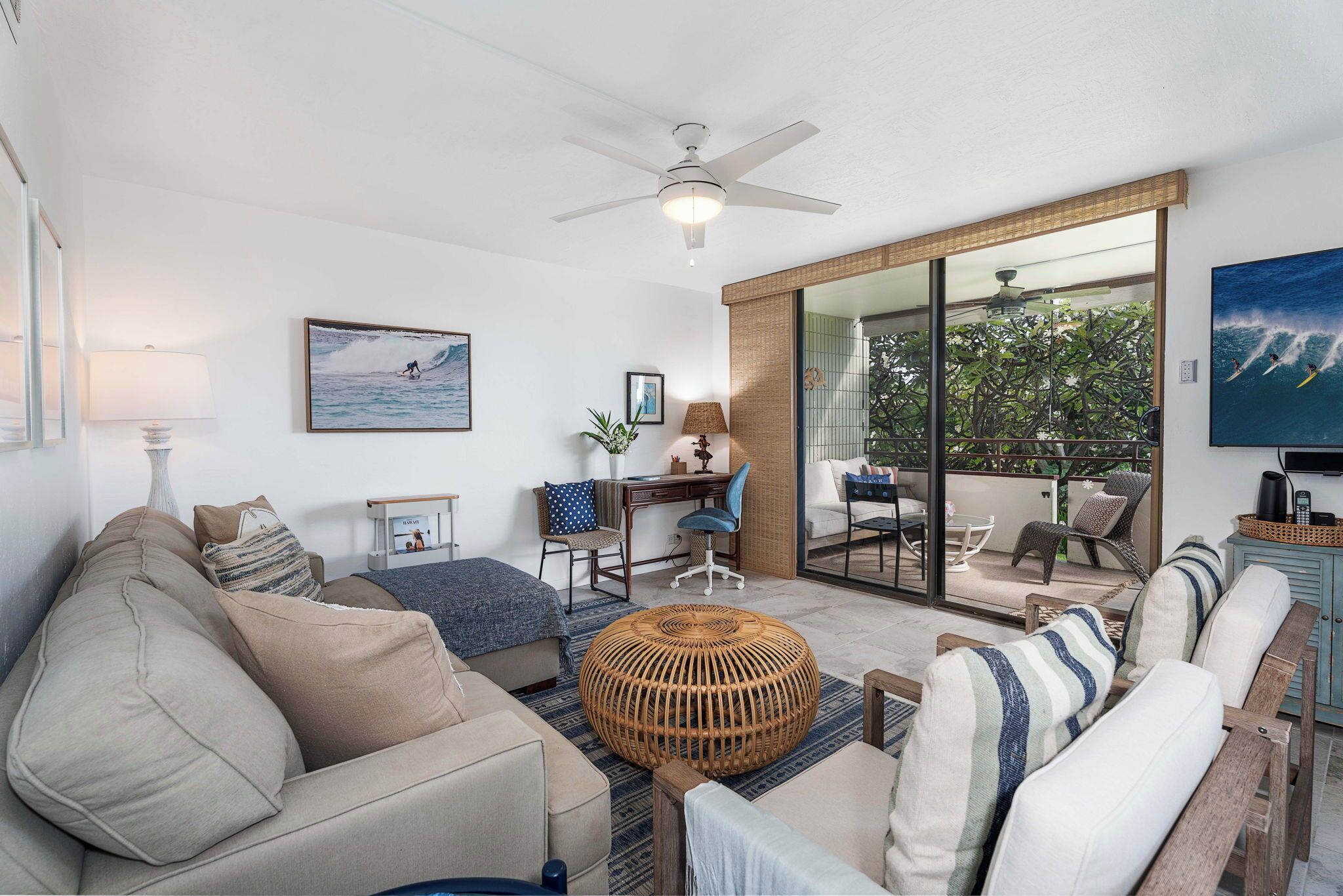 Condo, várias camas, varanda coberta, vista para o jardim (White Sands Village 127) | Área de estar | TV de tela plana 42 polegadas com canais digitais