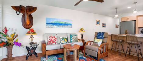 Condo, 1 King Bed, Lanai, Partial Ocean View (Kona Riviera Villas 106) | Living area