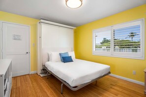 Condo, varias camas, lanai, vista a la montaña (Vista Waikoloa D303) | 2 habitaciones, decoración personalizada y muebles diferentes