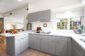 Condo, Multiple Beds, Lanai, Partial Ocean View (Vista Waikoloa D204) | Private kitchen | Dining tables