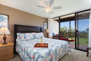 コンドミニアム ベッド (複数台) ラナイ オーシャンビュー (Country Club Villas 219) | 2 室のベッドルーム、客室ごとに異なる装飾、客室ごとに異なるインテリア、ベッドシーツ
