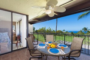 Condo, várias camas, varanda coberta, vista para o oceano (Country Club Villas 219) | Vista do quarto