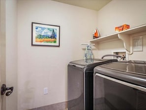 Kondominium, Beberapa Tempat Tidur, beranda, pemandangan kebun (Halii Kai 20D) | Laundry