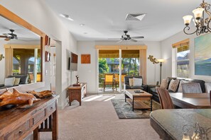 Apartment, Mehrere Betten, Veranda, Gartenblick (Halii Kai 20D) | Wohnbereich