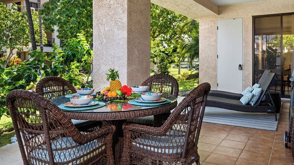 شقة - عدة أسرّة - بشرفة مسقوفة - في الطابق الأرضي (The Shores at Waikoloa 126) | تناول الطعام بالخارج