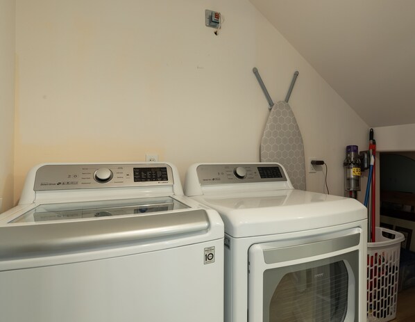 Townhome, Multiple Beds, Lanai, Garden View (Waikoloa Colony Villas 1906) | Laundry