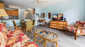 Condo, 1 Queen Bed with Sofa bed, Lanai, Partial Ocean View (Kona Isle B22) | Living area | 42-inch flat-screen TV with digital channels - Concierge Included - AC - Completely Updated- Vrkcv (Kailua-Kona)