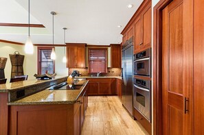 Condo, Multiple Beds, Lanai, Mountain View (Kolea 15L) | Private kitchen | Coffee/tea maker, dining tables