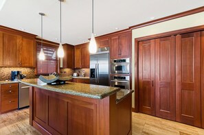 Condo, Multiple Beds, Lanai, Mountain View (Kolea 15L) | Private kitchen