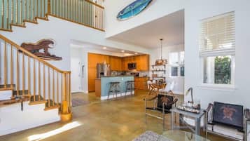 Casa geminada, várias camas, varanda coberta, vista para a montanha (Waikoloa Colony Villas 2306) | Parte interna