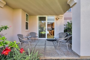 Maison mitoyenne, plusieurs lits, véranda, vue montagne (Waikoloa Colony Villas 2306) | Vue de la chambre
