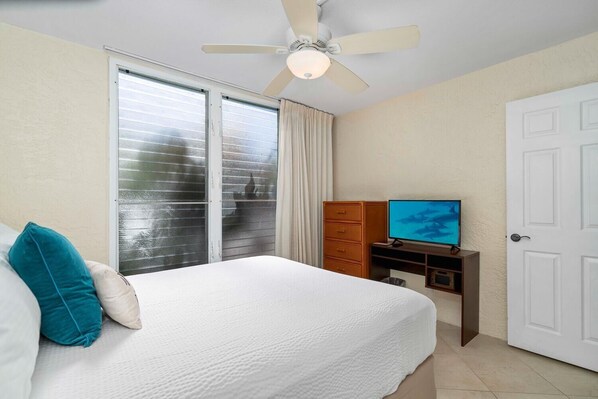 شقة - عدة أسرّة - بشرفة مسقوفة - بمنظر للمحيط (Alii Villas 131) | 2 عدّة غرف نوم وبديكورات فريدة لكل غرفة وطراز فريد لكل وحدة