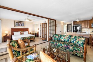 Condo, Multiple Beds, Lanai, Ocean View (Alii Villas 131) | Living area