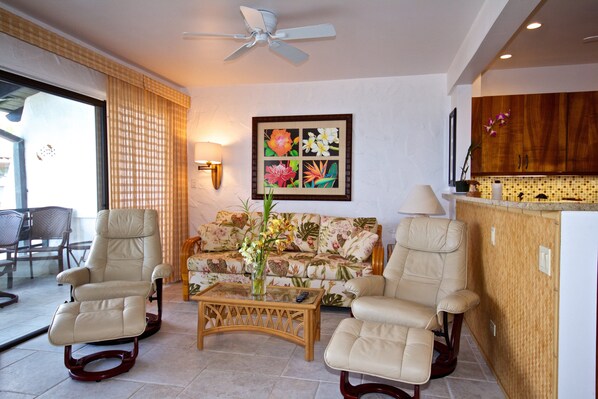 Condo, Multiple Beds, Lanai, Ocean View (Casa de Emdeko 318) | Living area | 42-inch flat-screen TV with digital channels