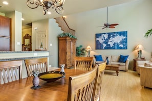 聯排別墅, 多張床, 夏威夷式陽台, 高球場景觀 (Waikoloa Colony Villas 1503) | 私人廚房 | 咖啡機/沖茶器、餐桌