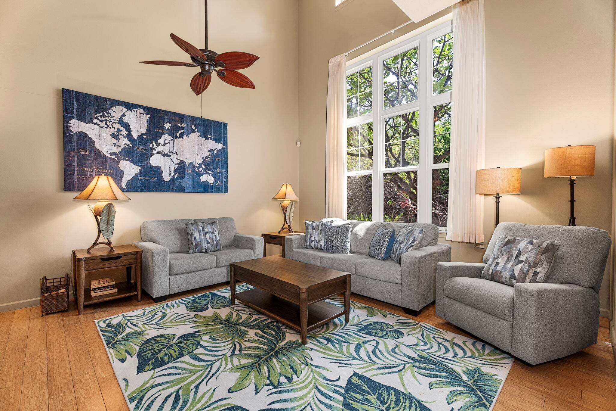 Stadtwohnung, Mehrere Betten, Veranda, Blick auf den Golfplatz (Waikoloa Colony Villas 1503) | Wohnbereich | 42-Zoll-Flachbildfernseher mit Digitalempfang