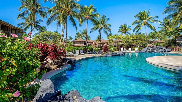 A resort pool with palm trees, lounge chairs, and a clear blue sky. - Beautifully Furnished - Hawaiian Villa - AC & Wifi! - Vrkcv (Waikoloa)