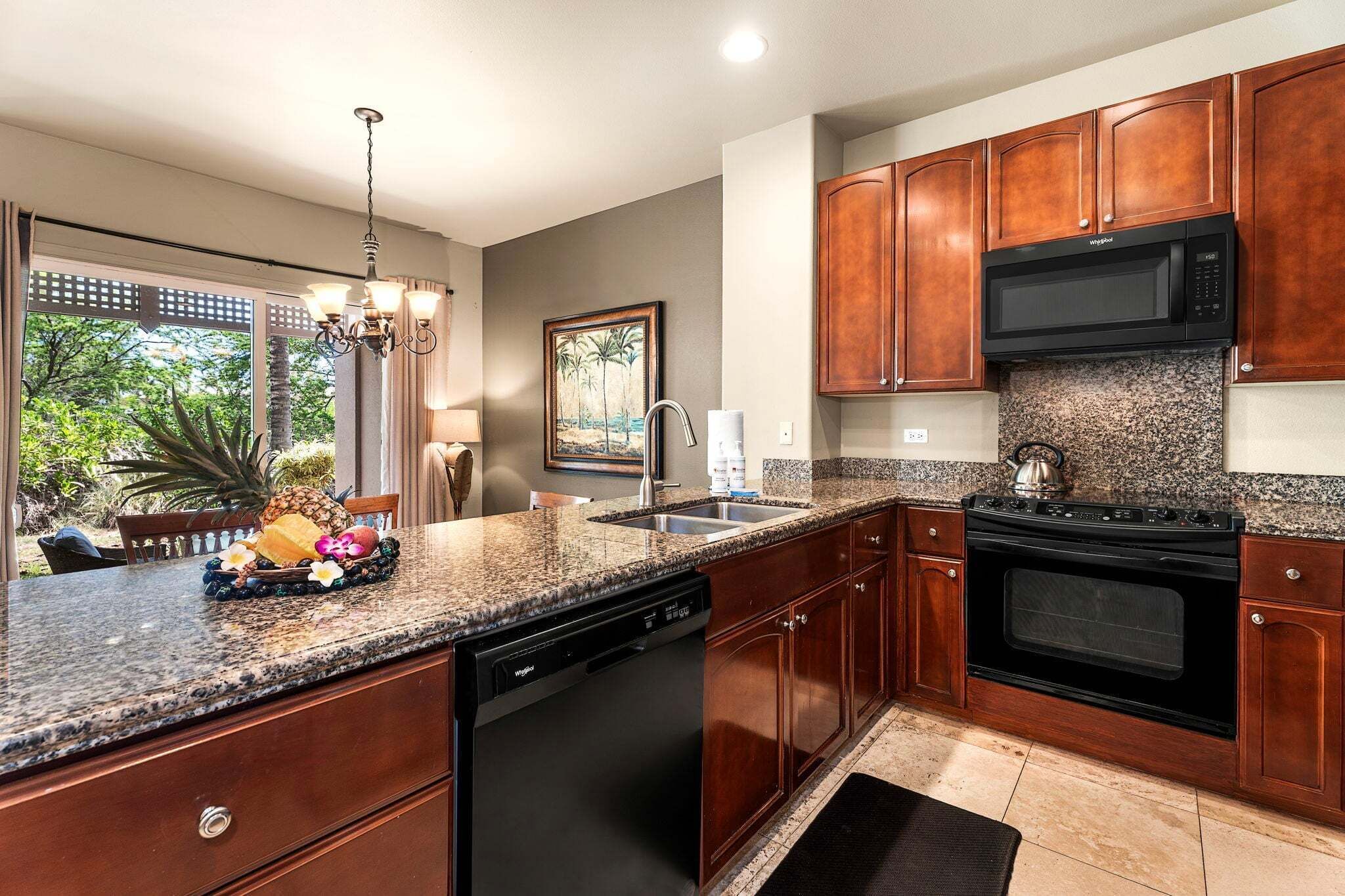 وحدة سكنية متصلة - عدة أسرّة - بشرفة مسقوفة - منظر لملعب الجولف (Waikoloa Colony Villas 1503) | مطبخ خاص | مائدة طعام