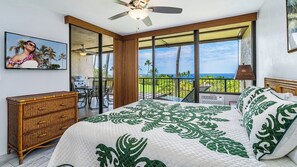 コンドミニアム ベッド (複数台) ラナイ オーシャンビュー (Country Club Villas 241) | 2 室のベッドルーム、客室ごとに異なる装飾、客室ごとに異なるインテリア、ベッドシーツ
