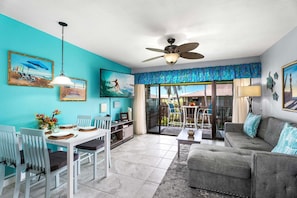 Condo, 1 King Bed, Lanai, Partial Ocean View (Kona Isle C37) | Living area