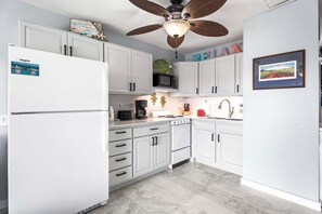 Condo, 1 King Bed, Lanai, Partial Ocean View (Kona Isle C37) | Private kitchen | Coffee/tea maker, dining tables