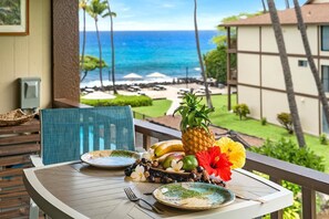 Condo, 1 King Bed, Lanai, Partial Ocean View (Kona Isle C37) | Outdoor dining