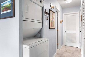 Condo, 1 King Bed, Lanai, Partial Ocean View (Kona Isle C37) | Laundry