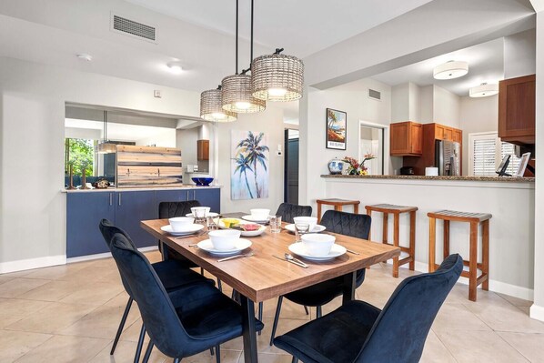 Condo, Berbilang Katil, Lanai, Mountain View (Vista Waikoloa E105) | Dapur peribadi | Pembancuh kopi/teh, meja makan 