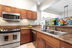 公寓客房, 多張床, 夏威夷式陽台, 山景 (Vista Waikoloa E105) | 私人廚房 | 餐桌