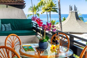 Condo, Plusieurs lits, lanai, vue partielle sur l'océan (Casa de Emdeko 311) | Vue de la chambre