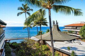 Condo, Plusieurs lits, lanai, vue partielle sur l'ocĂ©an (Casa de Emdeko 311) | Vue sur la plage ou lâocĂ©an