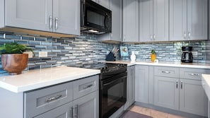 Townhome, Multiple Beds, Lanai, Garden View (Waikoloa Colony Villas 2701) | Private kitchen