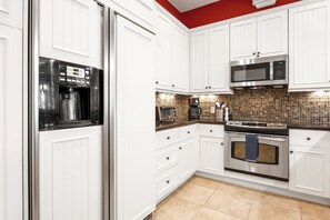 Townhome, Multiple Beds, Lanai, Garden View (Kulalani at Mauna Lani 2402) | Private kitchen | Coffee/tea maker, dining tables