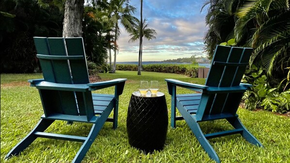 Property grounds - Sophisticated Oceanfront Retreat - Air-conditioned - Walk to Beach - Vrkcv (Kailua-Kona)