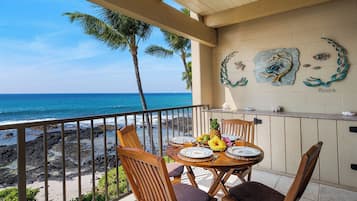 Condo, Multiple Beds, Lanai, Ocean View (Kona Bali Kai 314) | Outdoor dining