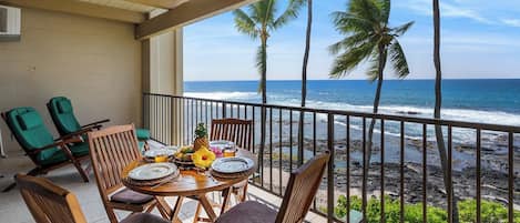 Appart'hôtel, plusieurs lits, véranda, vue océan (Kona Bali Kai 314) | Restauration extérieure