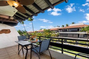 Appart'hôtel, 1 très grand lit, véranda, vue partielle sur l'océan (Casa de Emdeko 306) | Vue de la chambre