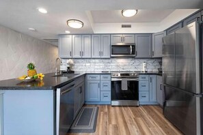 Condo, 1 King Bed, Lanai, Partial Ocean View (Casa de Emdeko 306) | Private kitchen