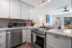 Condo, 1 Queen Bed, Lanai, Partial Ocean View (Kona Isle B25) | Private kitchen